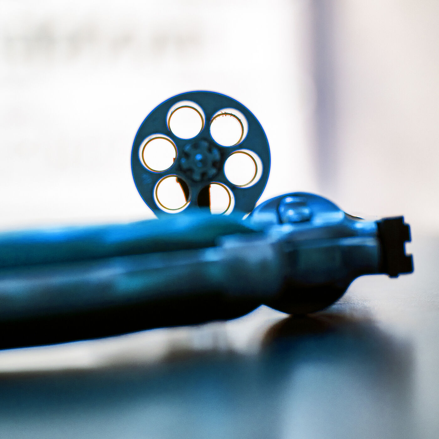 Revolver mit geöffneter Trommel